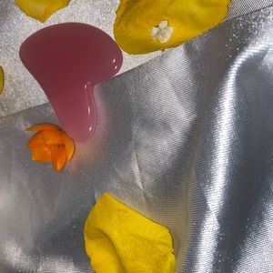 ONLY the small rose GUA SHA face Stone 💕🫶🏼💛 an amazing part of your skincare